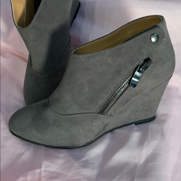 CL LAUNDRY BRAND NEW SIZE 6 BEAUTIFUL HEELS - Picture 2 of 12